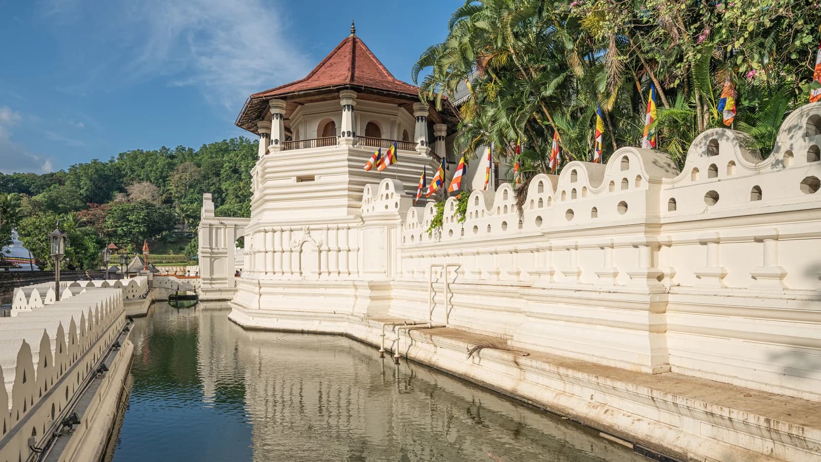 The Temple of the Tooth Relic: What to Expect When You Visit